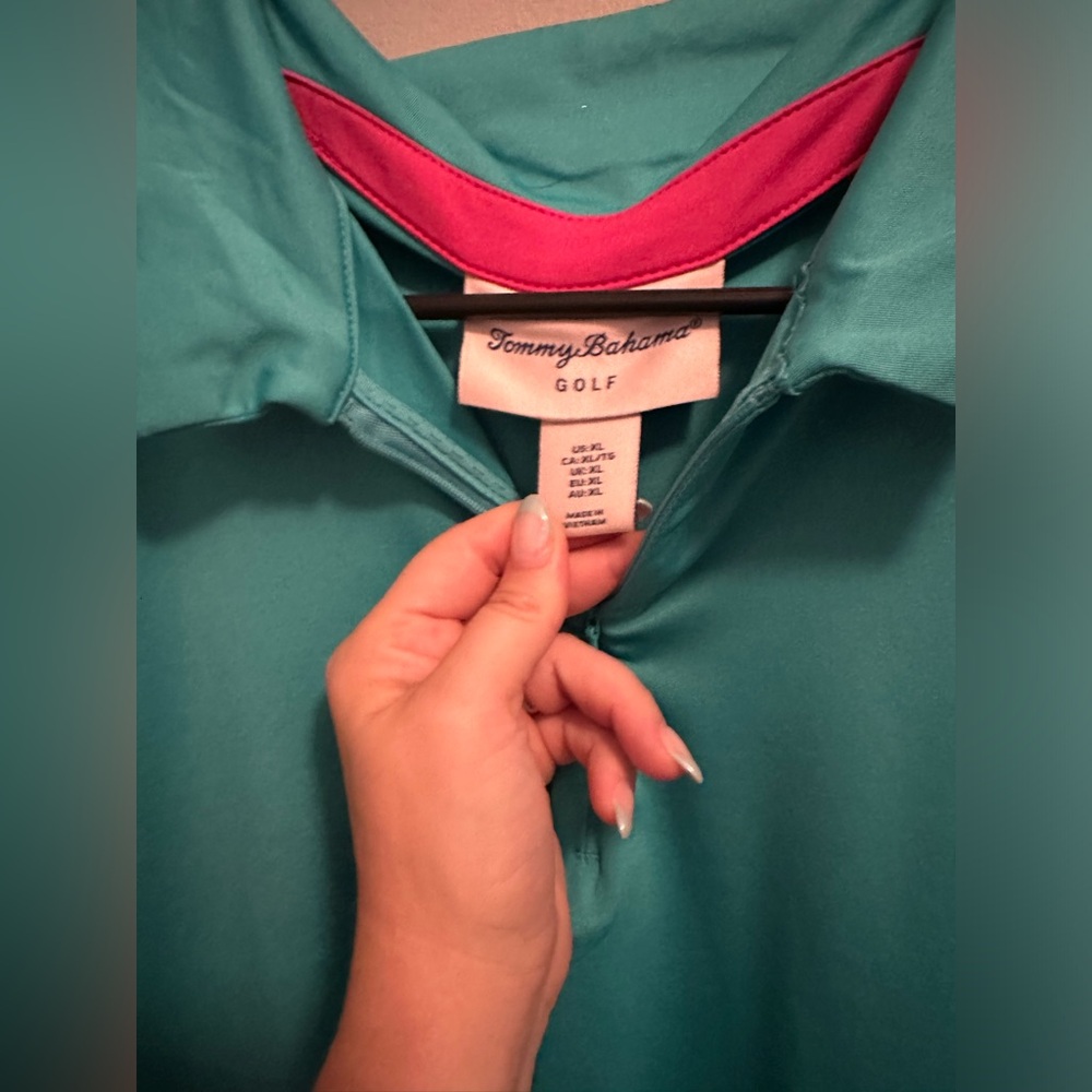 Tommy Bahama women’s golf shirt. Zipper down.
